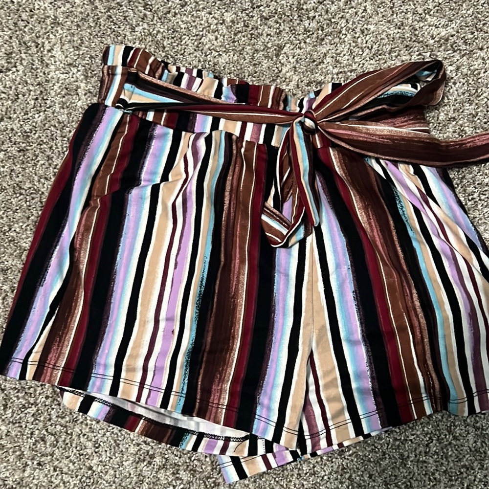 Cute shorts with tie belt